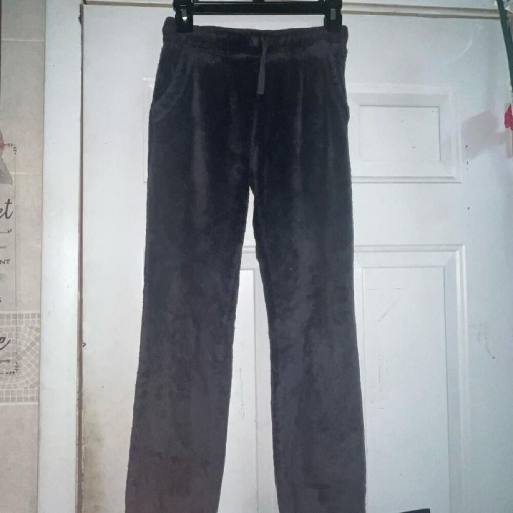 Women’s black fuzzy old navy sweats